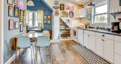 Close to Trails & Town! Artsy Apt in Frankfort