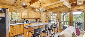 3 Mi to Dtwn Clayton: Cabin w/ Trail Access!