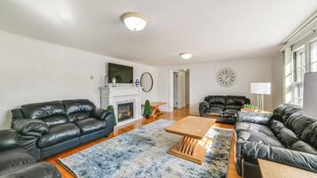 House (4 Bedrooms) | Interior