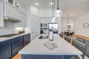 Interior - Patio & Yard: Beautiful Family Home in Mansfield! (Mansfield)
