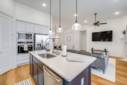 Patio & Yard: Beautiful Family Home in Mansfield!