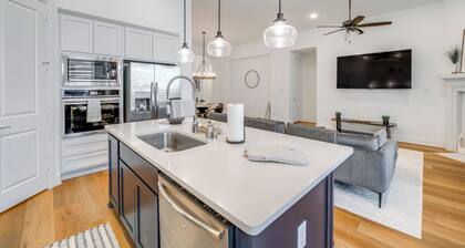 Patio & Yard: Beautiful Family Home in Mansfield!