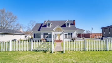 Cottage (2 Bedrooms) | Front of property