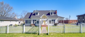 10 Mi to Caddo Lake: Charming Cottage in Vivian!