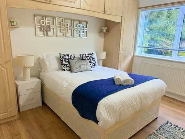 3 chambres, fer et planche à repasser, Wi-Fi gratuit, draps fournis