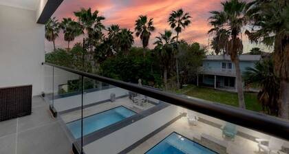 Immaculate Townhouse w Pool Balcony South Padre