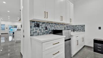 Apartment | 4 bedrooms, Internet