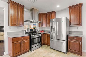 House | 3 bedrooms, Internet - Spacious Retreat w Large Kitchen Outdoor Patio (Pasadena)