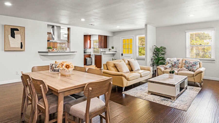 Spacious Retreat w Large Kitchen Outdoor Patio