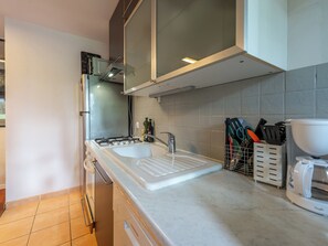 Refrigerador, horno, parrilla de estufa y lavavajillas 