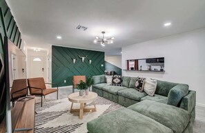 Televisión y oficina 