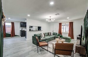 Televisión y oficina 