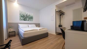 1 bedroom, in-room safe, desk, travel crib