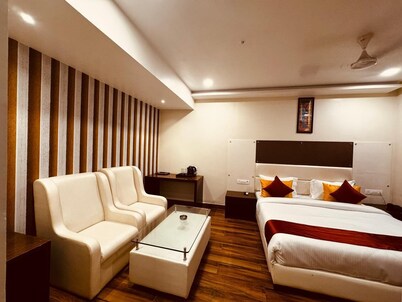 HOTEL LOTUS INN