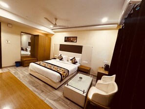 Grand Room - HOTEL LOTUS INN (Huzur)