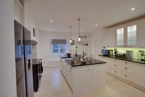 Luxury Large Five Bedroom Family House Sleeps 10