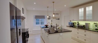 Luxury Large Five Bedroom Family House Sleeps 10