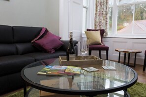 Interior - Luxury Large Five Bedroom Family House Sleeps 10 (Milton Abbas)