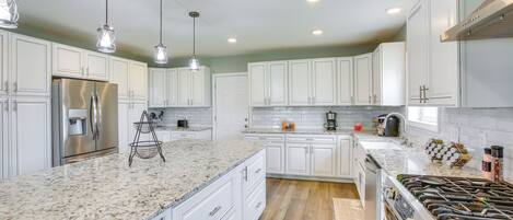 Microondas, horno, placa de cocina, lavavajillas