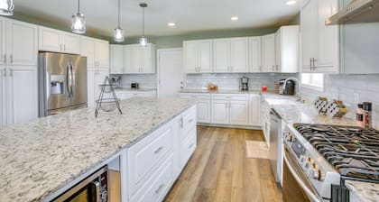 Charming 5-bedroom Cadillac Retreat W/ Private Hot Tub Shared Basketball Court