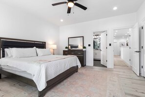 4 bedrooms, iron/ironing board, WiFi, bed sheets - Upstay: Island Retreat w Private Pool & Bay View (South Padre Island)