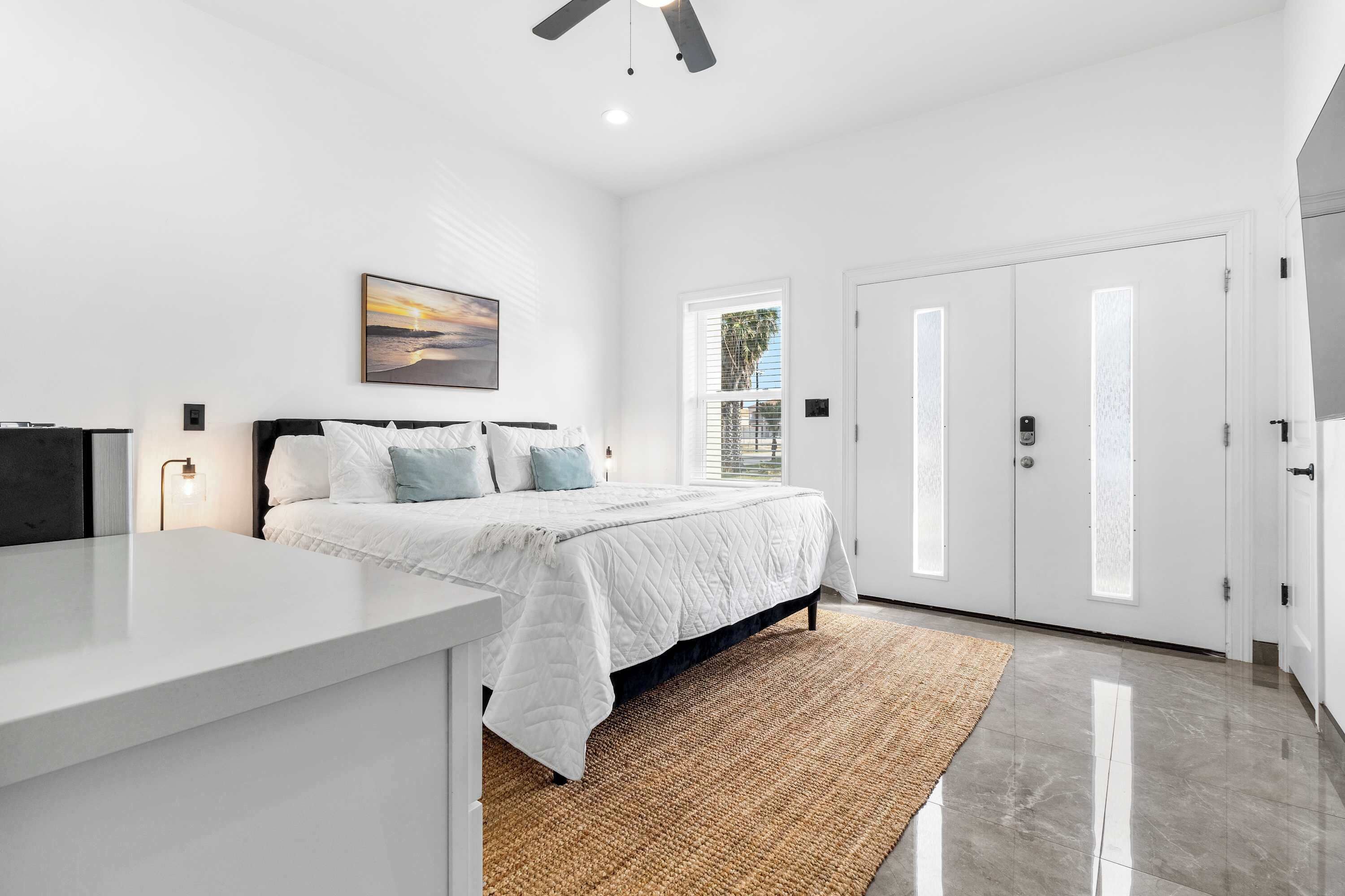 4 bedrooms, iron/ironing board, WiFi, bed sheets