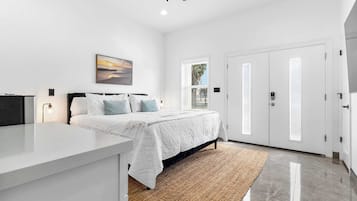 4 bedrooms, iron/ironing board, WiFi, bed sheets