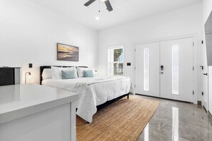 4 habitaciones, escritorio, tabla de planchar con plancha y wifi