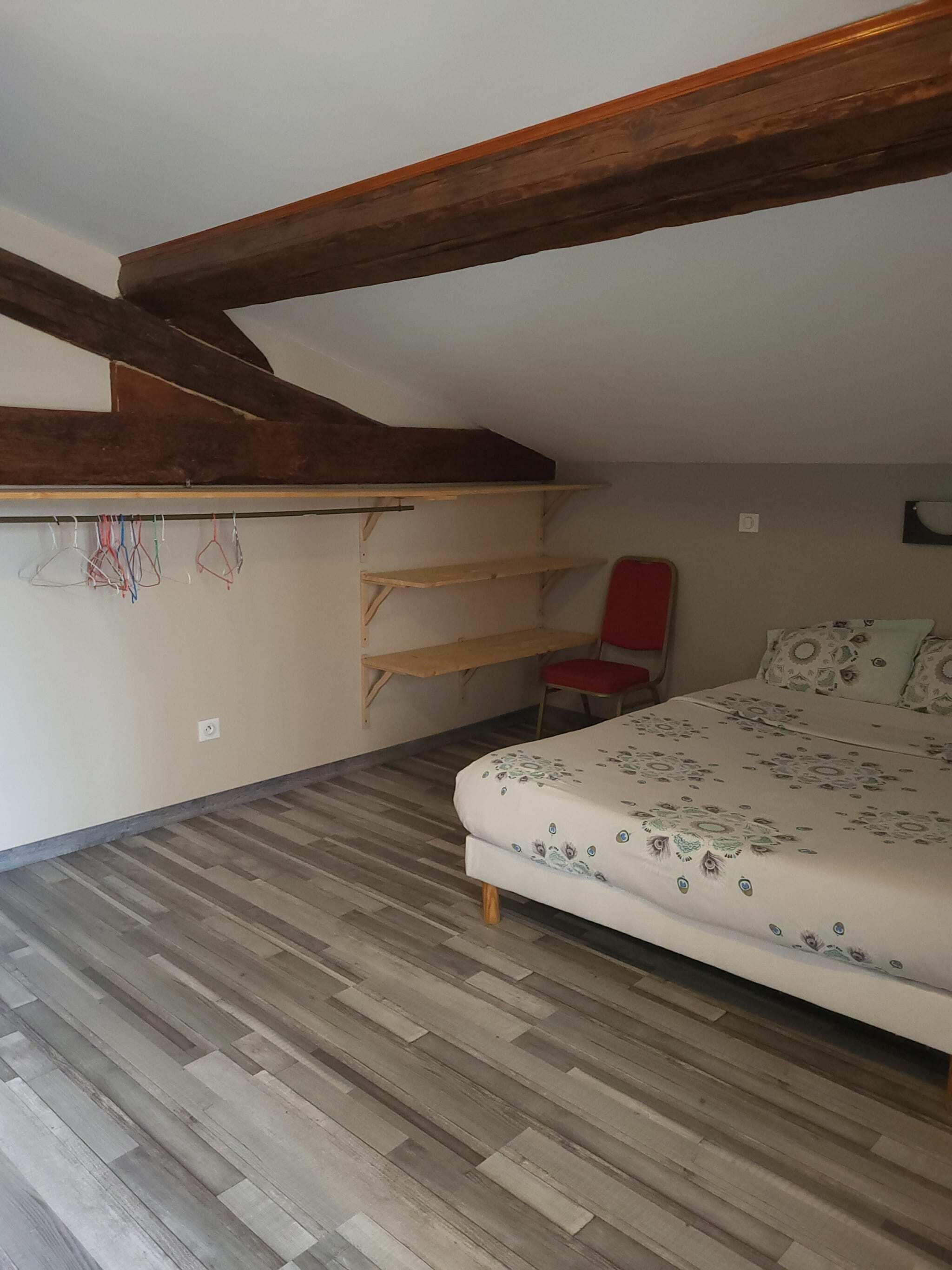 2 Schlafzimmer, Schreibtisch, Bügeleisen/Bügelbrett