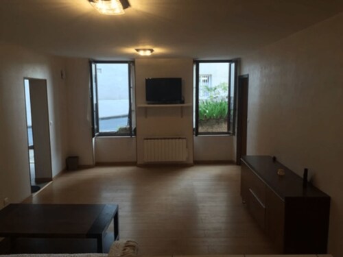 FACE A LA LOIRE (APT N°02)