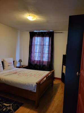 1 Schlafzimmer, Schreibtisch, Bügeleisen/Bügelbrett, WLAN