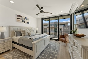 8 habitaciones, escritorio y tabla de planchar con plancha