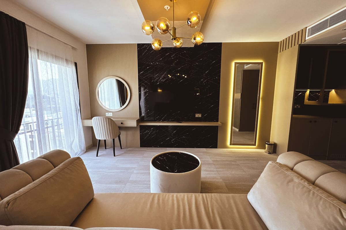 Superior Oda | Minibar, odada kasa, masa, dizüstü bilgisayar çalışma alanı