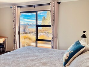 Deluxe Condo, Lake View | 1 bedroom, desk, free WiFi
