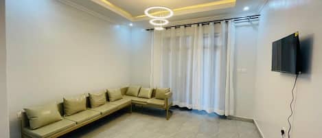 Comfort Studio Suite | Desk, laptop workspace, iron/ironing board, free WiFi