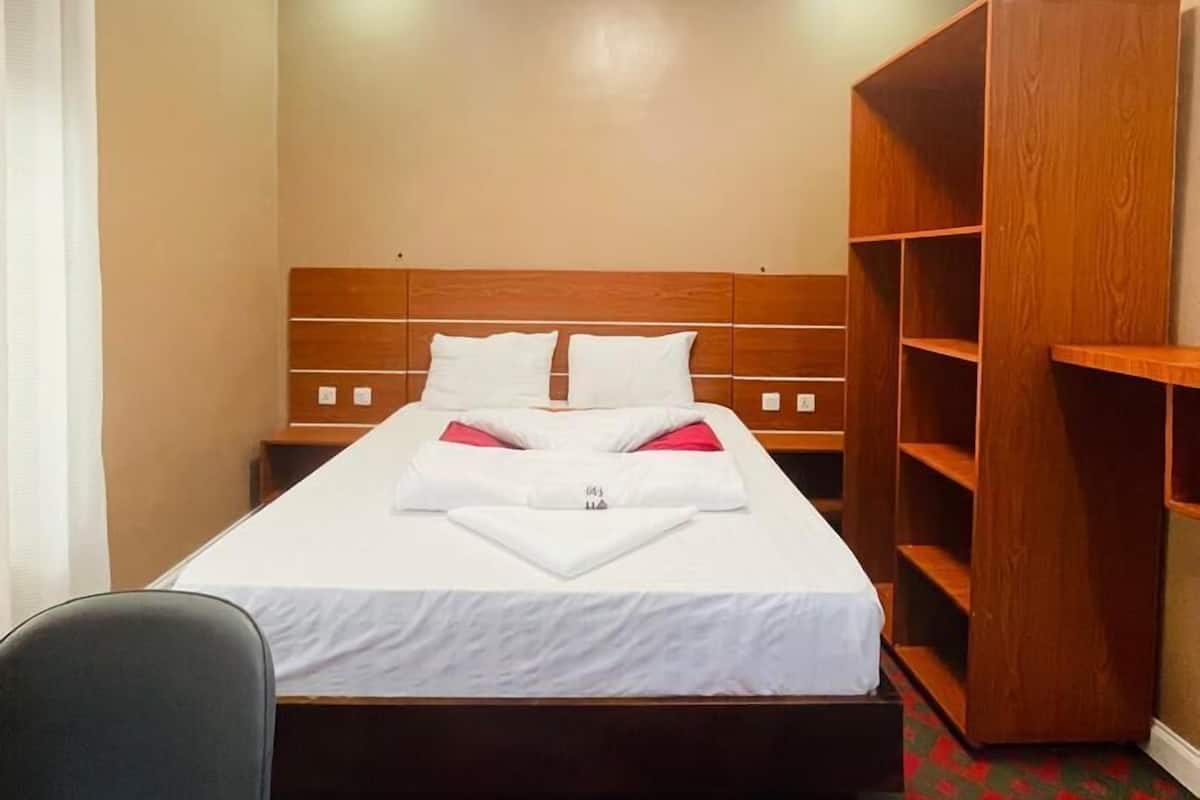 Deluxe Room, Hill View | Desk, laptop workspace, iron/ironing board, free WiFi