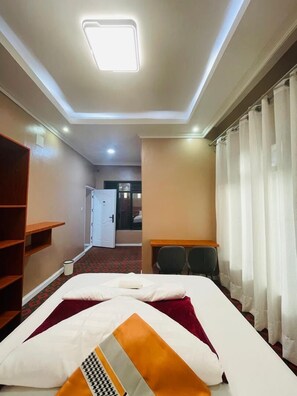 Bureau, espace de travail pour ordinateur portable