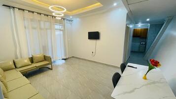 Comfort Studio Suite | Desk, laptop workspace, iron/ironing board, free WiFi