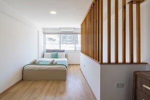 Apartamento, 1 quarto, vista para a cidade, no mezanino | 1 quarto, roupas de cama premium, individualmente decorados
