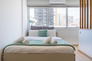 Appartement, 1 chambre, vue ville, en mezzanine | 1 chambre, literie de qualité supérieure, décoration personnalisée