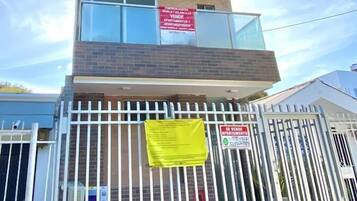 المنشأة من الخارج