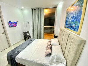 豪華雙人房, 城市景 | 遮光窗簾/窗簾、免費 Wi-Fi