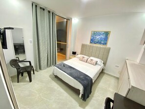 Deluxe Double Room, City View | Blackout drapes, free WiFi - HABITACIONES PERLA DEL RIO (Barranquilla)