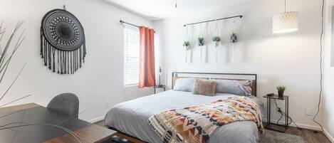 1 habitación, tabla de planchar con plancha, wifi y ropa de cama