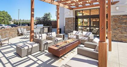 Boho Chic in Overland Park Free Parking Fast Wifi Dedicated Workspace