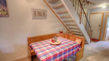 Condo, 2 Bedrooms | Dining