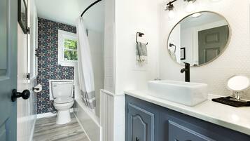 House, 3 Bedrooms | Bathroom