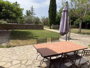 Outdoor dining - 2 bedroom appartement - Cadenet (Puyvert)