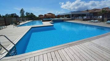 Piscine extérieure, piscine chauffée