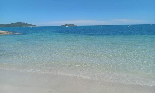 LECCI : T2 climatisé en Rez de chaussée à 5 minutes de la plage avec 3 piscines